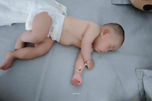 青岛宝宝多久会坐